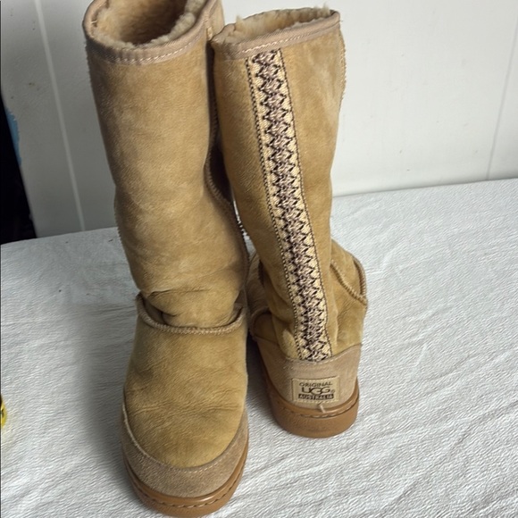 UGG vintage Tan Winter Boots size M5- L6 with Plush Texture - Picture 1 of 9